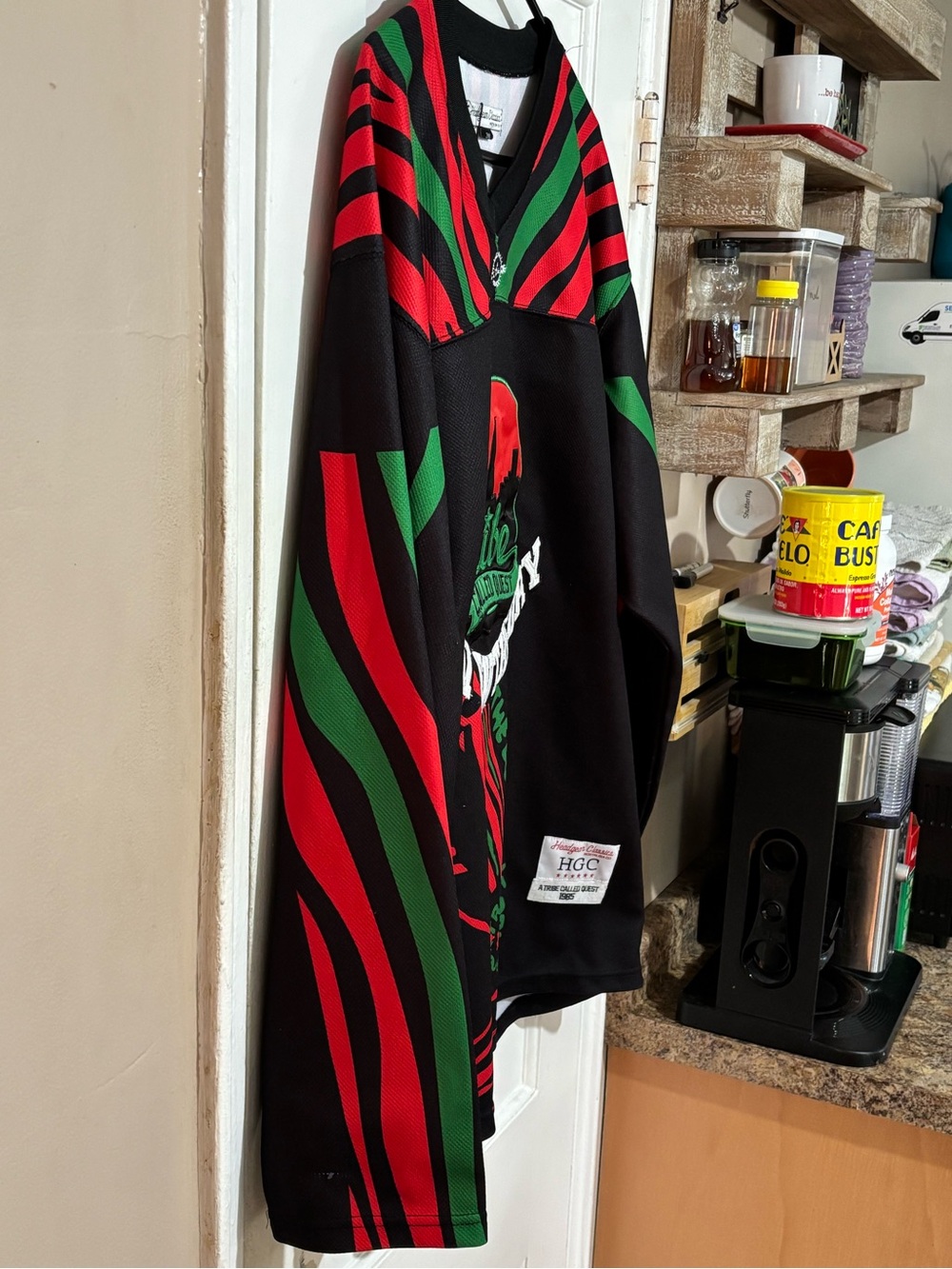 A Tribe Called Quest Low End Theory Men's Jersey - Black/Red/Green - Picture 7 of 16